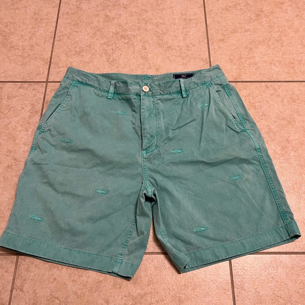 Men Vineards Vines shorts Size 36